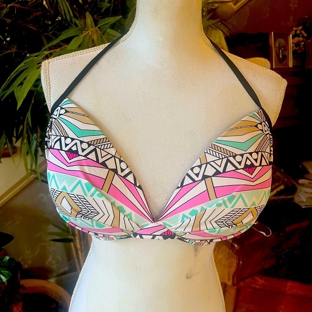 Giani Bini swimsuit top NWOT 34DDD. Never worn NWOT. - Picture 2 of 8